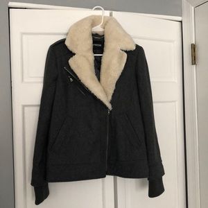 Express grey coat with cream fur collar